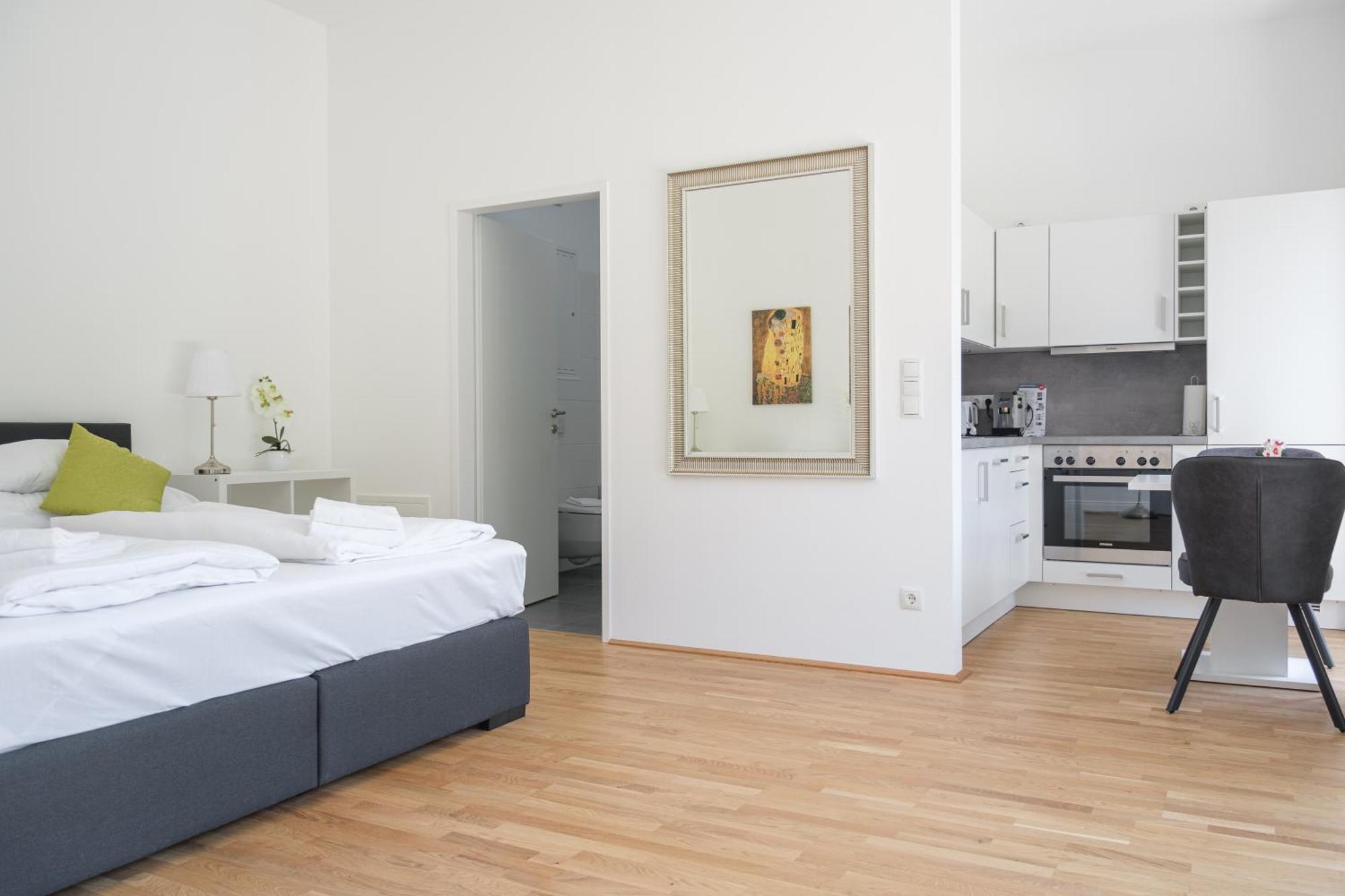 Next To Schoenbrunnpalace Close To Public Transport - Myschoenbrunn